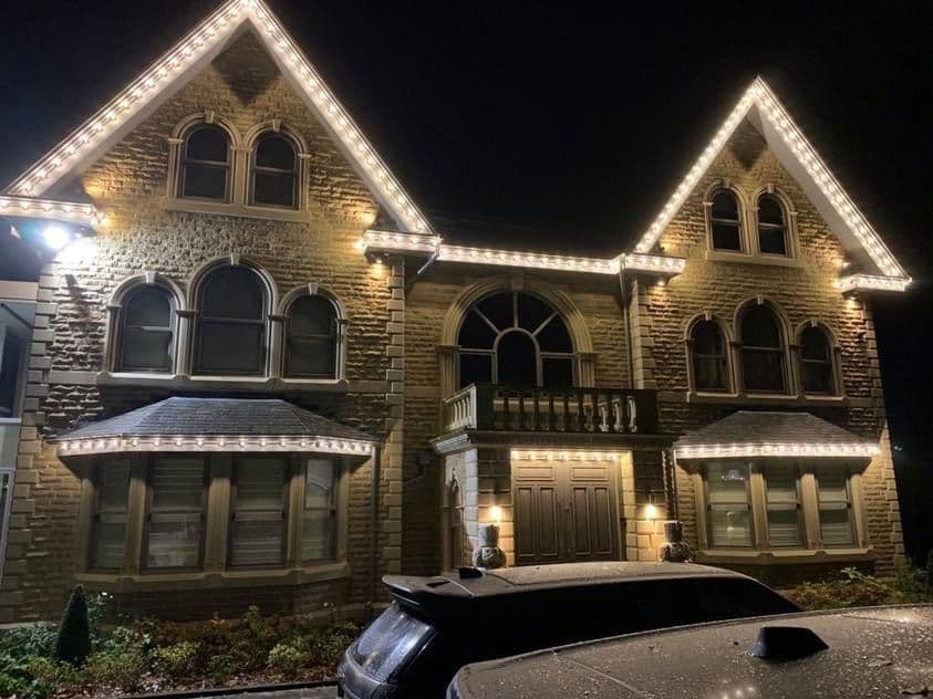Bespoke roofline lighting installation 5