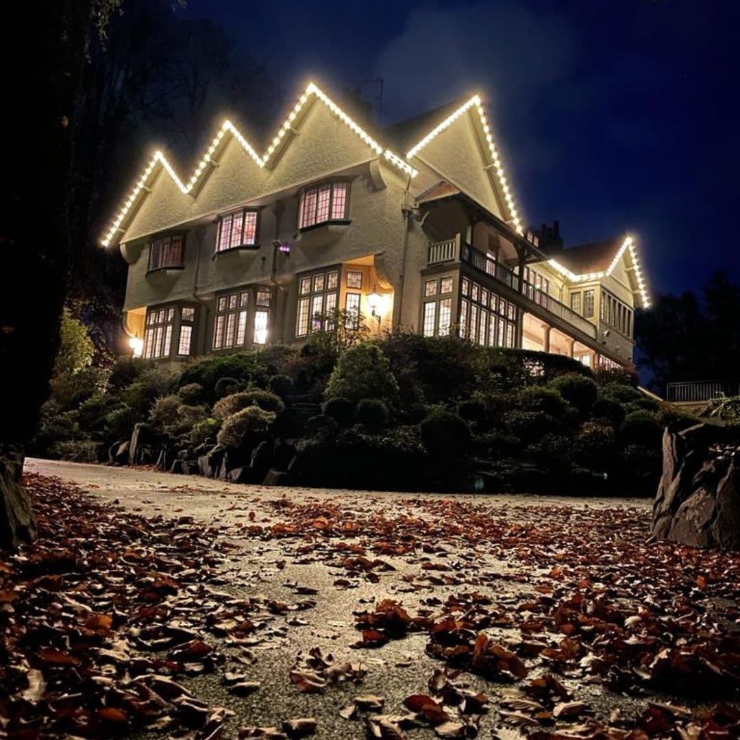 Bespoke roofline lighting installation 6